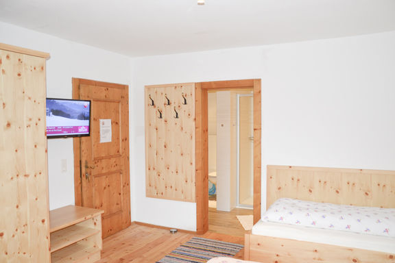 Appartement Serles, Schlafzimmer, Omesberger Hof in Neustift - Urlaub im Stubaital in Tirol