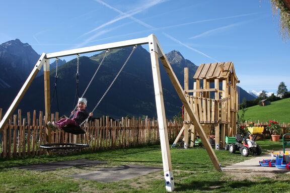 Spielplatz, Omesberger Hof in Neustift - Urlaub im Stubaital in Tirol